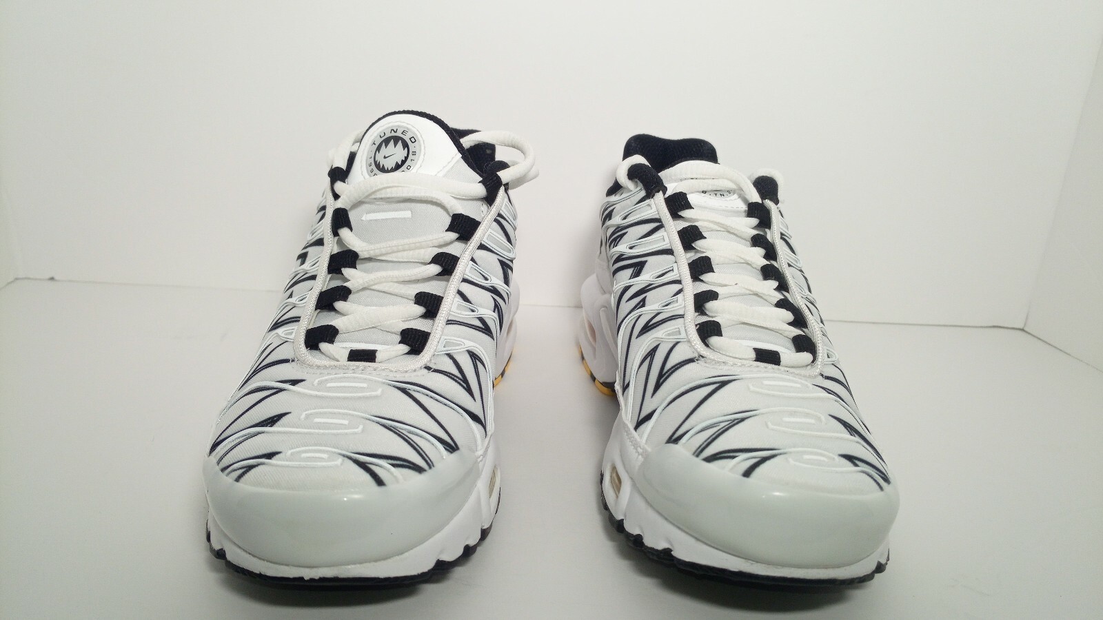 La Requin Shark Sneakers AJ6311 